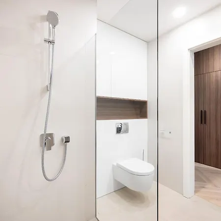 New With Balcony Nearby Center, Wifi 500mbs *